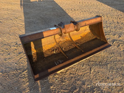 ACB M4 1670 mm Godet De Curage Cleanup バケット