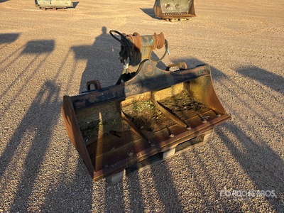 2016 ACB 2V 4IP1 CLBR M4 1560 mm Godet Orientable Hydraulic Tilting バケット