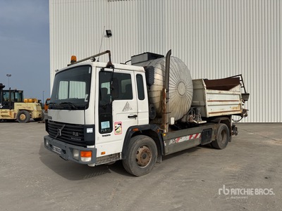 2600 L on Volvo FL612 4x2 Repandeuse A Bitume Asphalt Distributor Truck