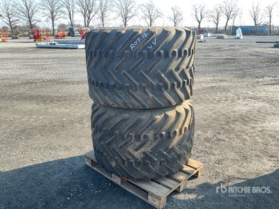 Quantity of (2) Goodyear Super Terra Grip を見 Tires