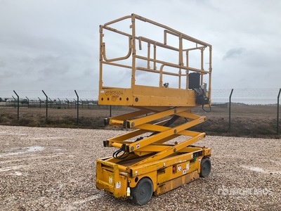 2015 Haulotte COMPACT8 Electric منصة رفع متحركة