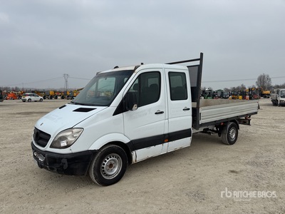 2011 Mercedes-Benz Sprinter Crew Cab Camion à Plateau