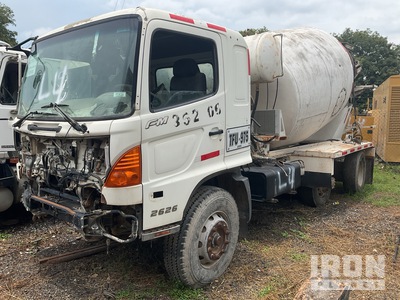 2012 Hino FM1JLUD 6x4 Camion hormigonera (Inoperable)