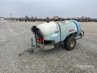 2016 Ideal Phantom 800 Pull-Type Sprayer