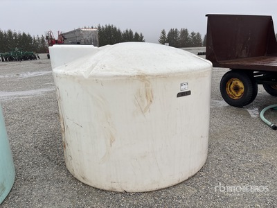 1550 gal Poly Spray Tank Tank