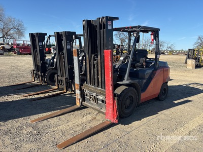 2015 Toyota 8FG45U 8500 lb Pneumatic Tire Montacargas