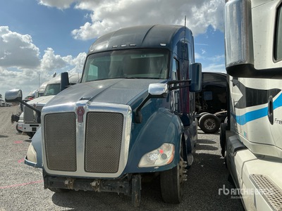 2019 Kenworth T680 6x4 Cabeza Tractora Cabina Dormitorio (Inoperable)