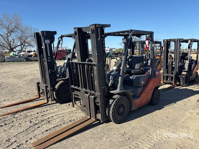 2011 Toyota 8FGU25 4000 lb Pneumatic Tire Forklift