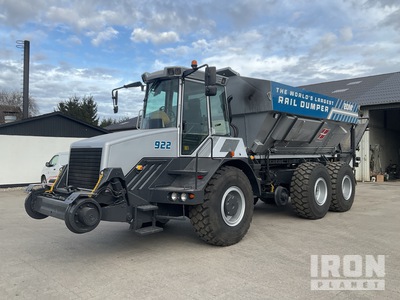 2005 Hydrema 922C Articulated Rail Road Spreader Truck