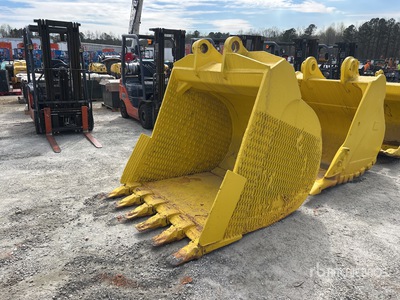 60 in Digging Excavator Bucket