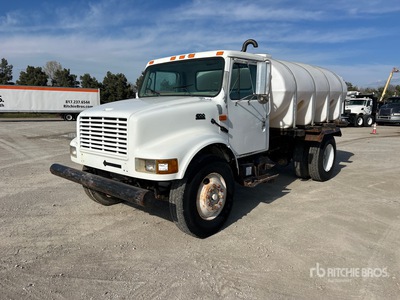2001 International 4700 2000 gal 4x2 タンクトラック