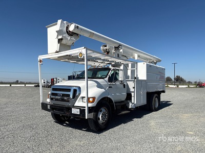 2007 Altec LRV56 56 ft on 2007 Ford F-750 XL 4x2 Forestry Chipper Body Podnośnik Koszowy