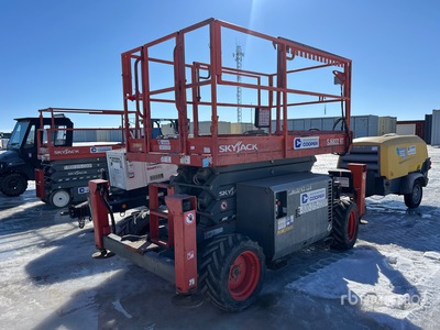 2018 Skyjack SJ6832 RT 4x4 Diesel シザーリフト