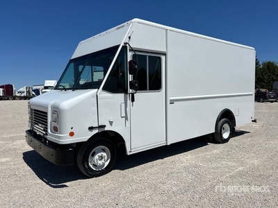 2023 Ford E-450 4x2 Samochód dostawczy