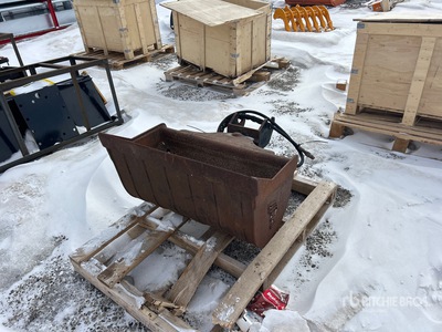 AMI 36 in Hydraulic Tilting Excavator Bucket - Fits John Deere 35D