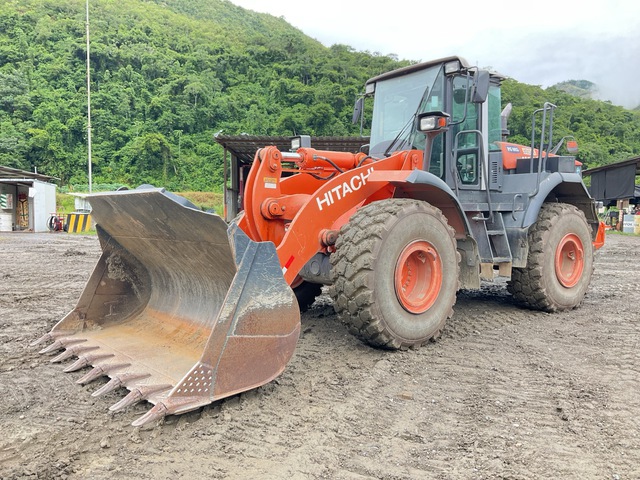 2011 Hitachi ZW220 Wheel Loader 2011 Hitachi ZW220 Wheel Loader