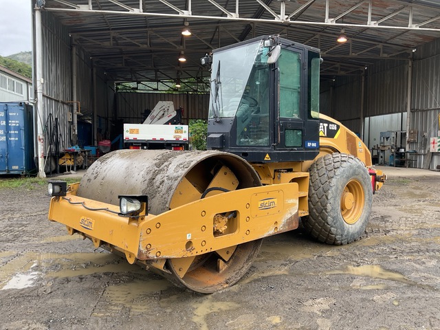 2011 Cat CS56 Smooth Drum Compactor