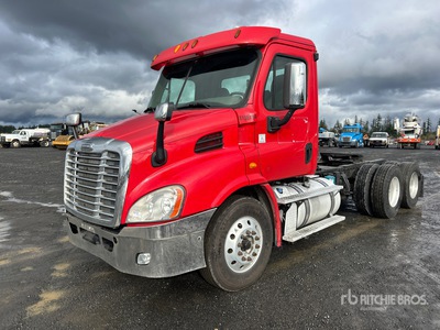 2014 Freightliner Cascadia 113 6x4 T/A Day Cab Truck Tractor