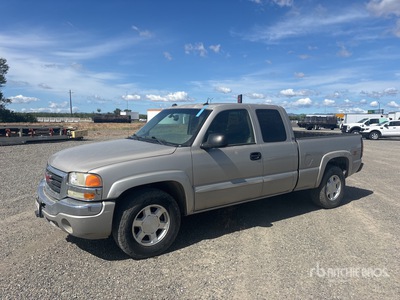 2005 GMC Sierra 1500 4x4 Extended Cab Pickup