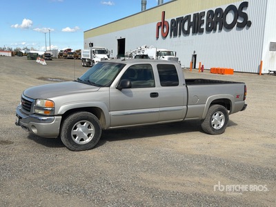2005 GMC Sierra 1500 4x4 Extended Cab Pickup
