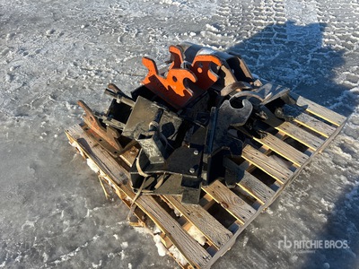 Quantity of Assorted Wedge Platform Adaptors エクスカベーター用アタッチメント - その他