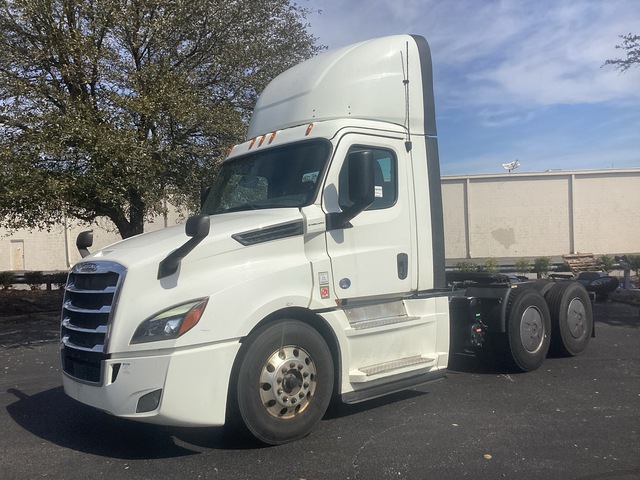 2020 Freightliner Cascadia 126 6x4 T/A Day Cab Truck Tractor