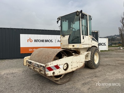 Cat CS423E Compacteur Vibrant Monocylindre جهاز ضاغط  الأسطوانة الناعمة