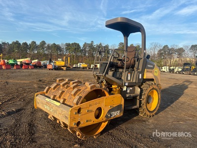 2017 Volvo SD45 Smooth Drum Compactor