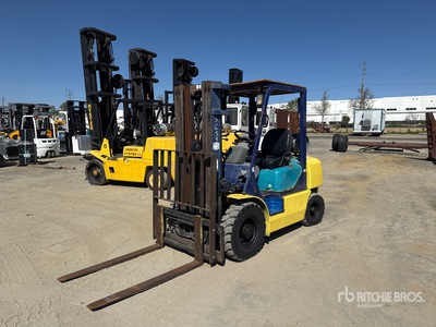 Komatsu FG25ST LP 4350 lb Cushion Tire Chariot Élévateur