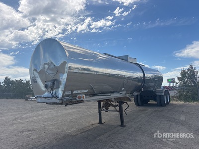 1983 Fruehauf 6700 gal T/A Trailer cisterna