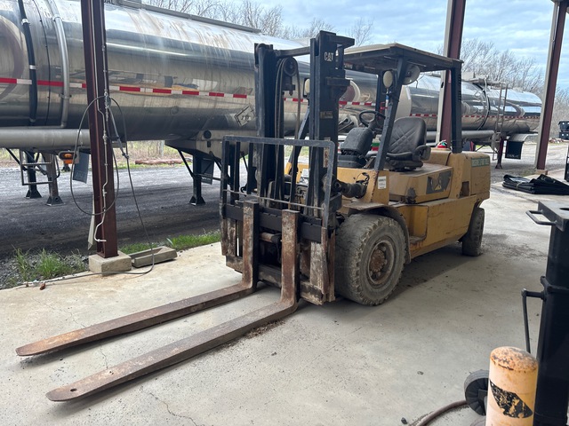 2009 Cat DP50K 8000 lb Pneumatic Tire Forklift
