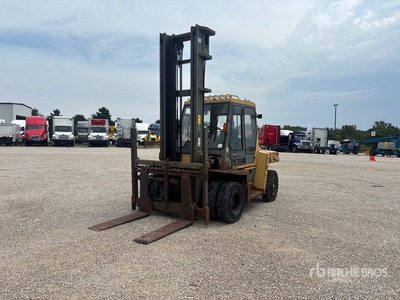 2000 Cat DP70K 13800 lb Pneumatic Tire Forklift