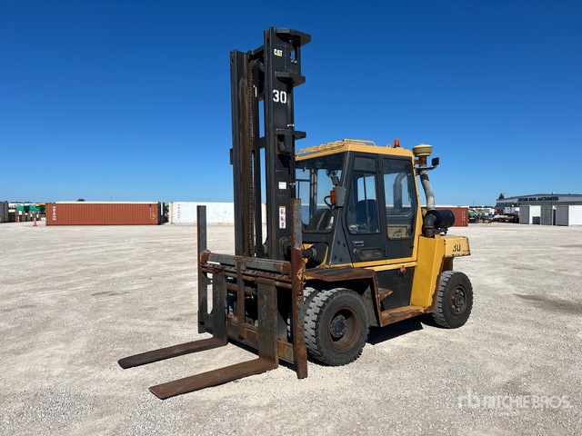 2013 Cat DP70E1 13900 lb Pneumatic Tire Forklift