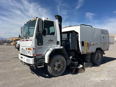 2004 Schwarze on 2005 Sterling SC8000 Sweeper Truck