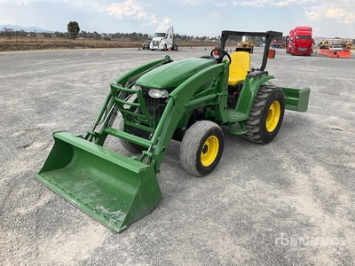 2012 John Deere 3320 Tractor Utilitario / Tracteur agricole utilitaire