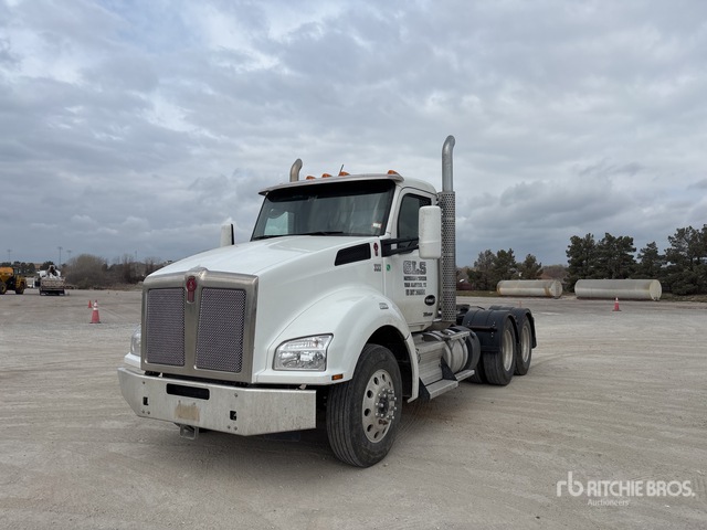 2024 Kenworth T880 6x4 T/A Day Cab Truck Tractor