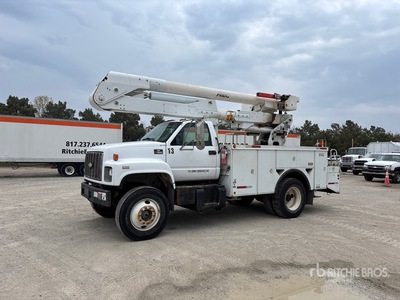 Altec A0442 42 ft on 2002 Chevrolet C7H042 4x2 Bucket Truck