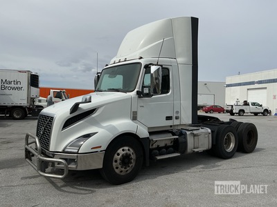 2020 Volvo VNL 300 6x4 Ciągnik siodłowy T/A z kabiną dzienną