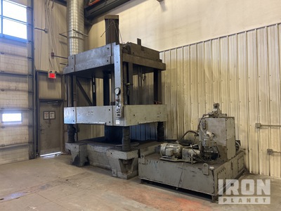 Betz Industries Electric 400 Ton Hydraulic Press, currently set up to press pipe saddles.