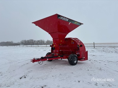 2019 Akron GTT4010 10 ft Grain Bagger