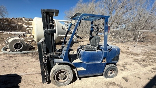 Mitsubishi FD30K Pneumatic Tire Forklift (Inoperable)