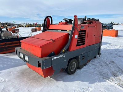 Power Boss Commander T82LP Ride-On 清掃機