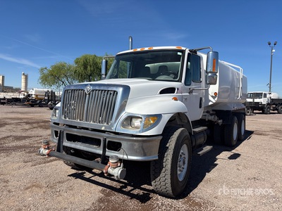 2004 International 7400 4500 gal 6x4 Water Truck
