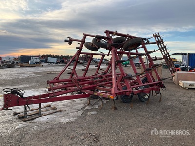 International Harvester 4600 VibraShank 26 ft Cultivator