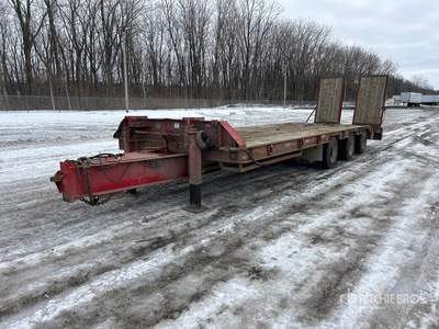 2004 Float-On 30 ft Tri/A Equipment Trailer