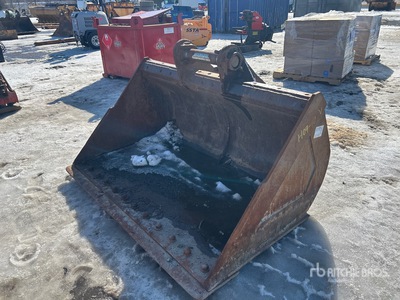 72 in Cleanup Excavator Bucket