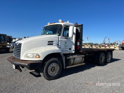 2001 Mack CXU613 6x4 Pritsche-Lkw
