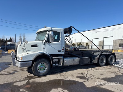 2014 Volvo VHD 6x4 ロールオフトラック