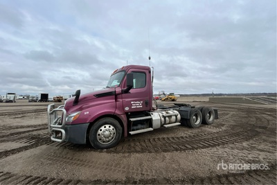 2020 Freightliner Cascadia 126 6x4 Ciągnik siodłowy T/A z kabiną dzienną