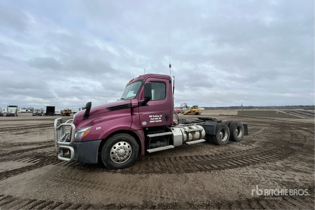 2020 Freightliner Cascadia 126 6x4 T/A Day Cab Truck Tractor